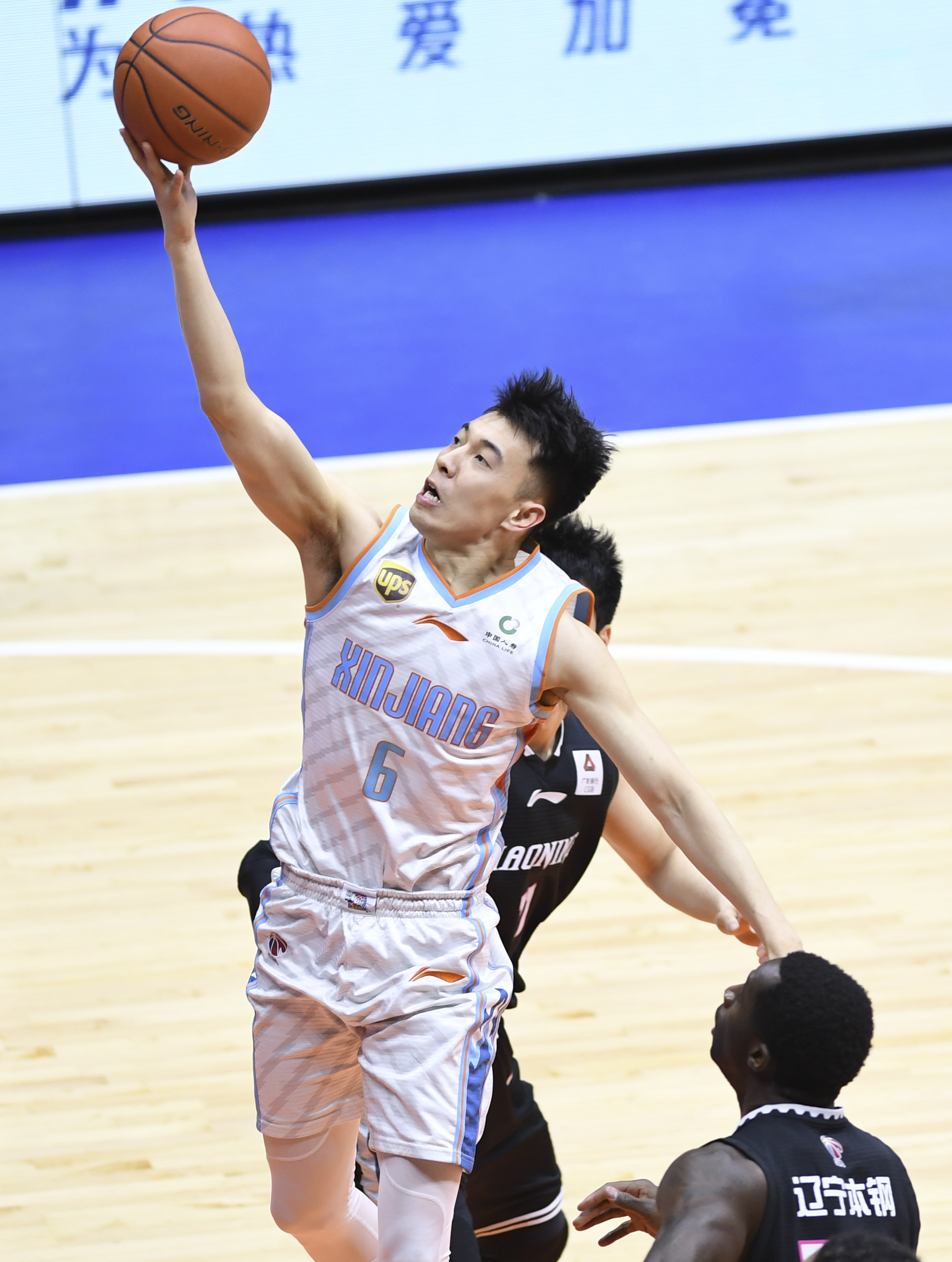 多米APP下载- 炮灰助攻又被主角团告白了 